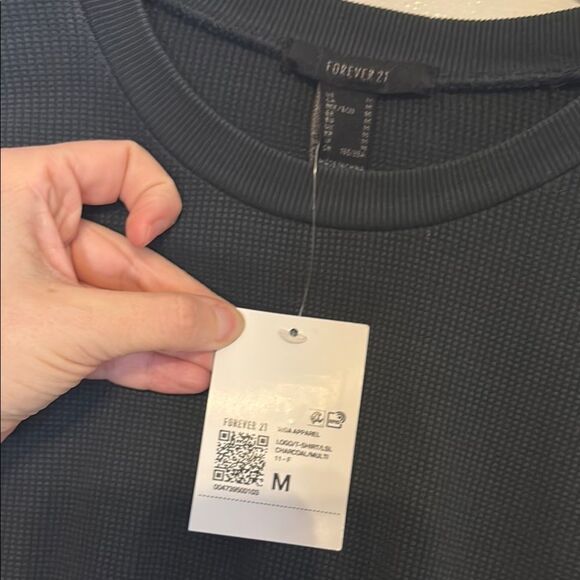 NWT Forever 21 Black Long Sleeve with Floral Patch On Sleeve Size Medium - Picture 6 of 9